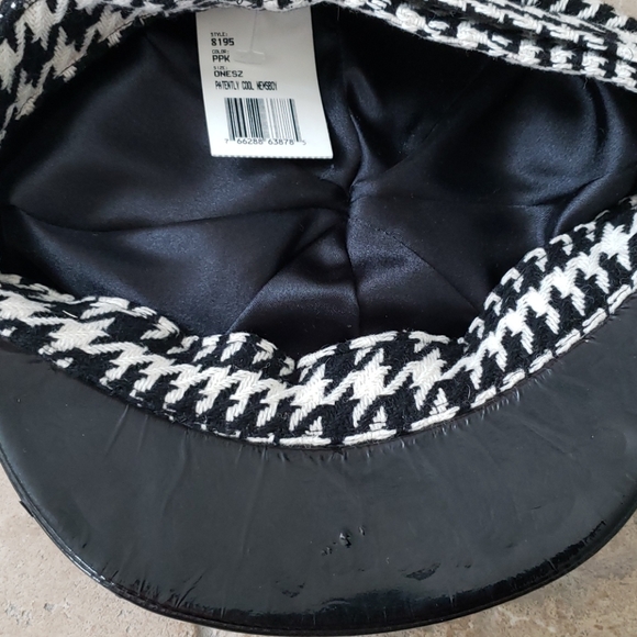 Bundle: AUGUST hat and D&Y scarf. ( only bundle of 3) - Picture 4 of 11